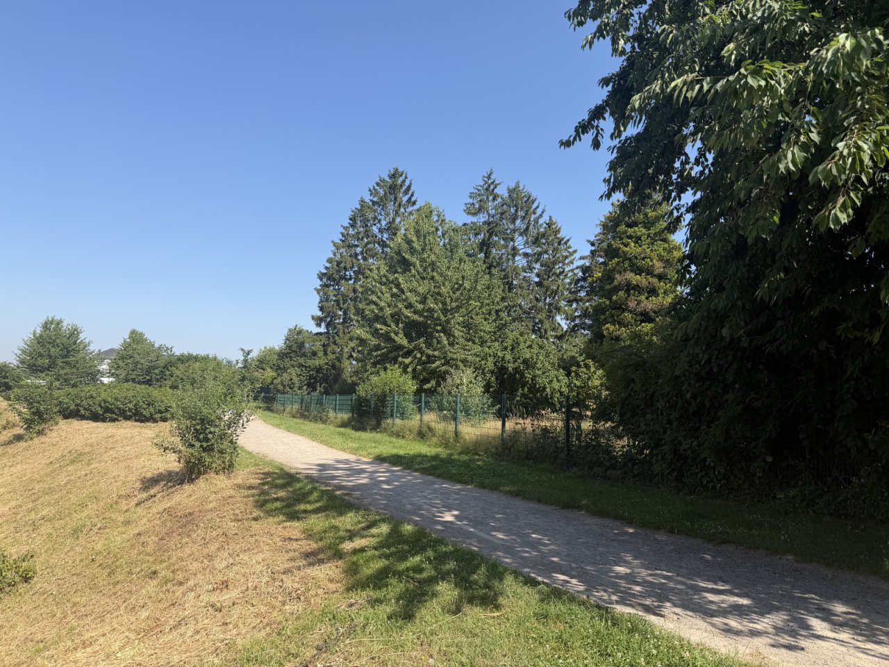 Umgebung an Grundstücksgrenze Umgebung an Grundstücksgrenze